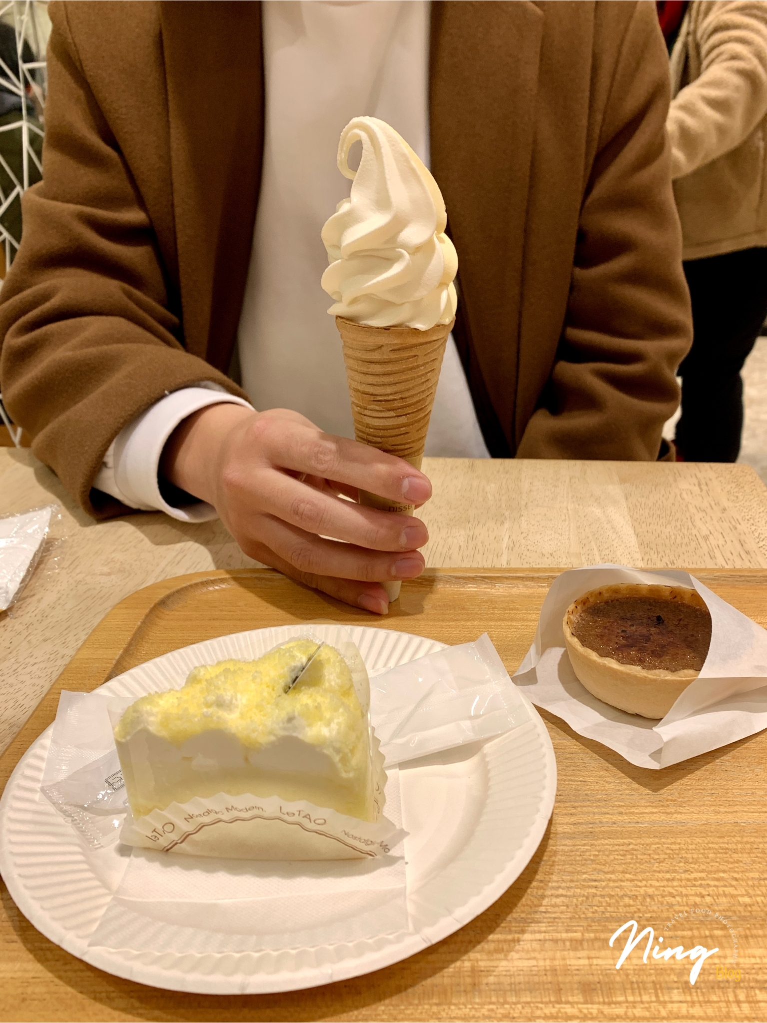 小樽 LeTAO 店內拍攝的甜點與香草霜淇淋